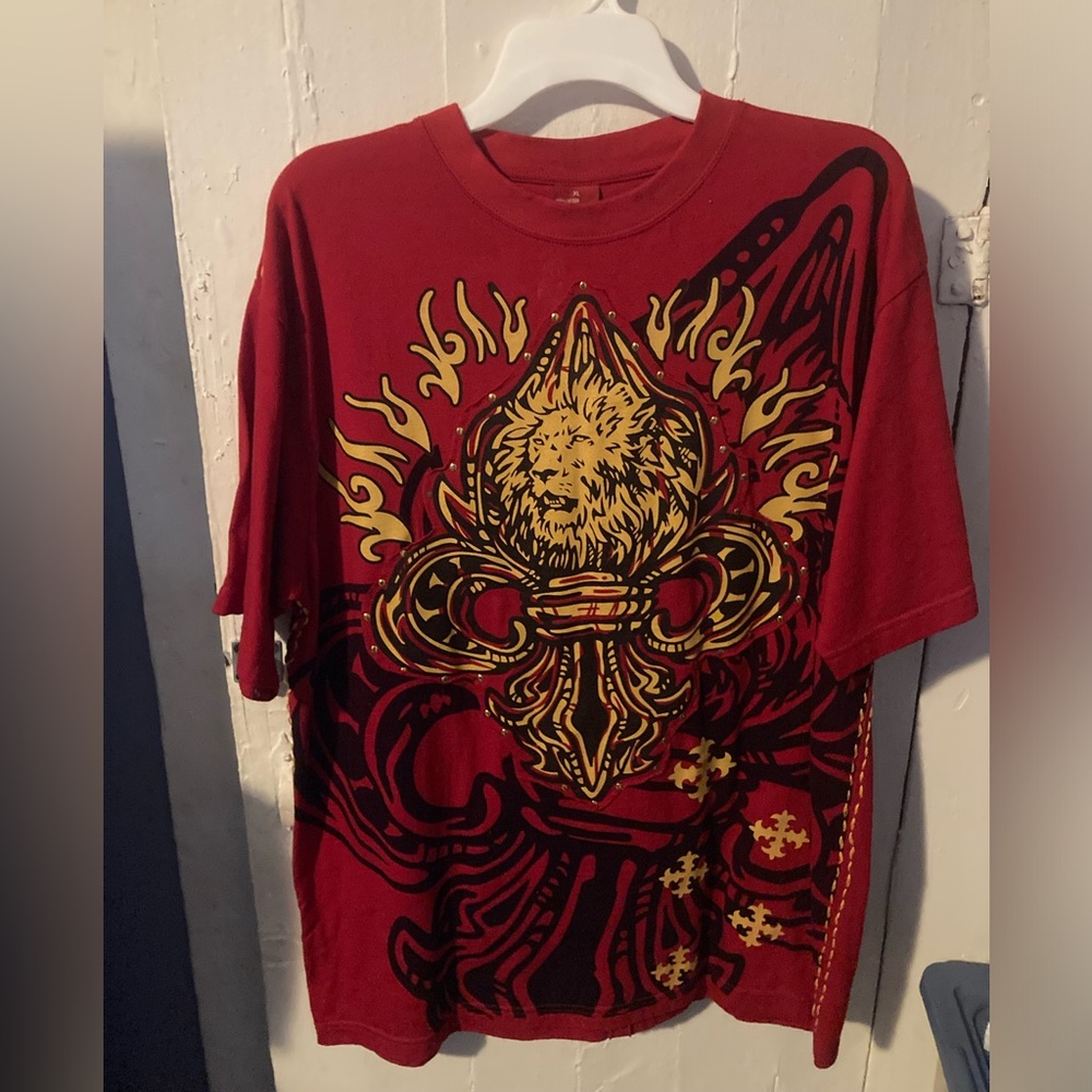 Red lion shirt